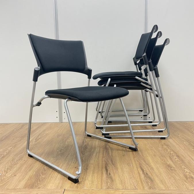 【4脚セット】イトーキ製　マノスシリーズ　人気のブラック　スタッキングチェア！！
                        マノスチェア
                                    中古
            