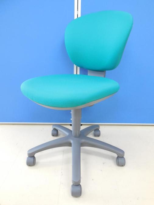 【在庫入替セール品】コクヨ製 レグノチェア 鮮やか！見てて気持ちのいいグリーン色！状態も良好でこの価格はお買い得です！【状態良好】
                        レグノチェア
                                    中古
            