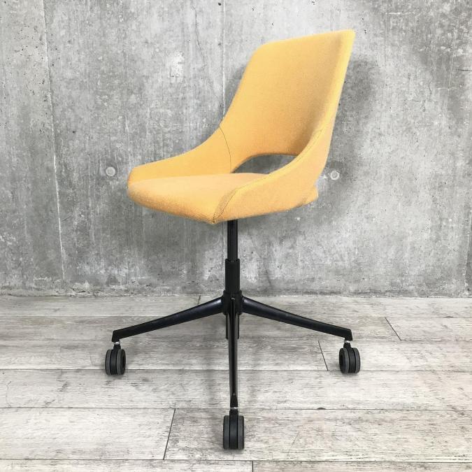 【ミーティングチェア】
                        その他シリーズ
                                    中古
            