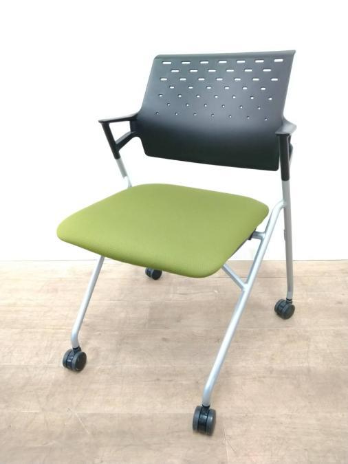 【在庫入替セール品】【定価約5万円】【肘付きで長時間の会議も安心の座り心地】【背もたれクッション無しモデル】■コクヨ　ピエガ　ネスティングチェア【D】
                        ピエガ
                                    中古
            