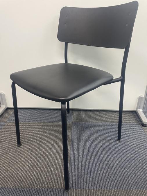 国産！コクヨ製のシンプルなスタッキングチェアが入荷！まさに質実剛健！
                        その他シリーズ
                                    中古
            