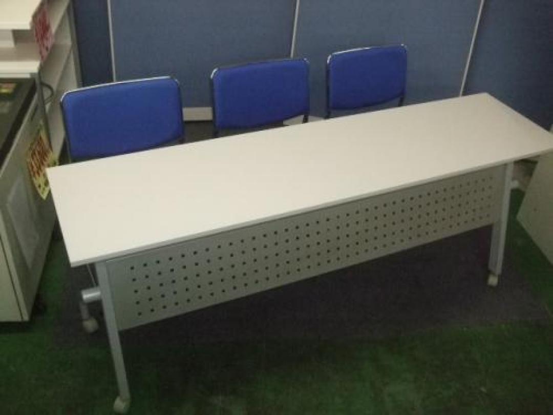 【激震！！】サイズ、脚数お問い合わせ下さい。サイドスタックテーブル、スタッキングチェアも新品セット！　　【セット商品】
                                    新品
            