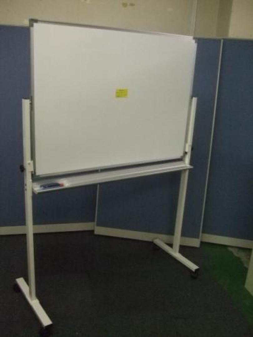 【オススメ新品】　W1200脚付き片面ホワイトボード
                                    新品
            