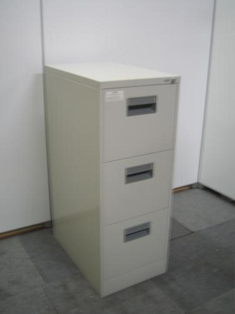 《値下げしました！》<A Href=http://www.officebusters.com/shop_showsai/iidabashi.php>飯田橋店にしかない商品が多数！即決で１０％ＯＦＦ　千代田区納品は送料無料！！</A>Ａ４ファイルキャビネット３段。書類整理にはもってこい！
                                    中古
            