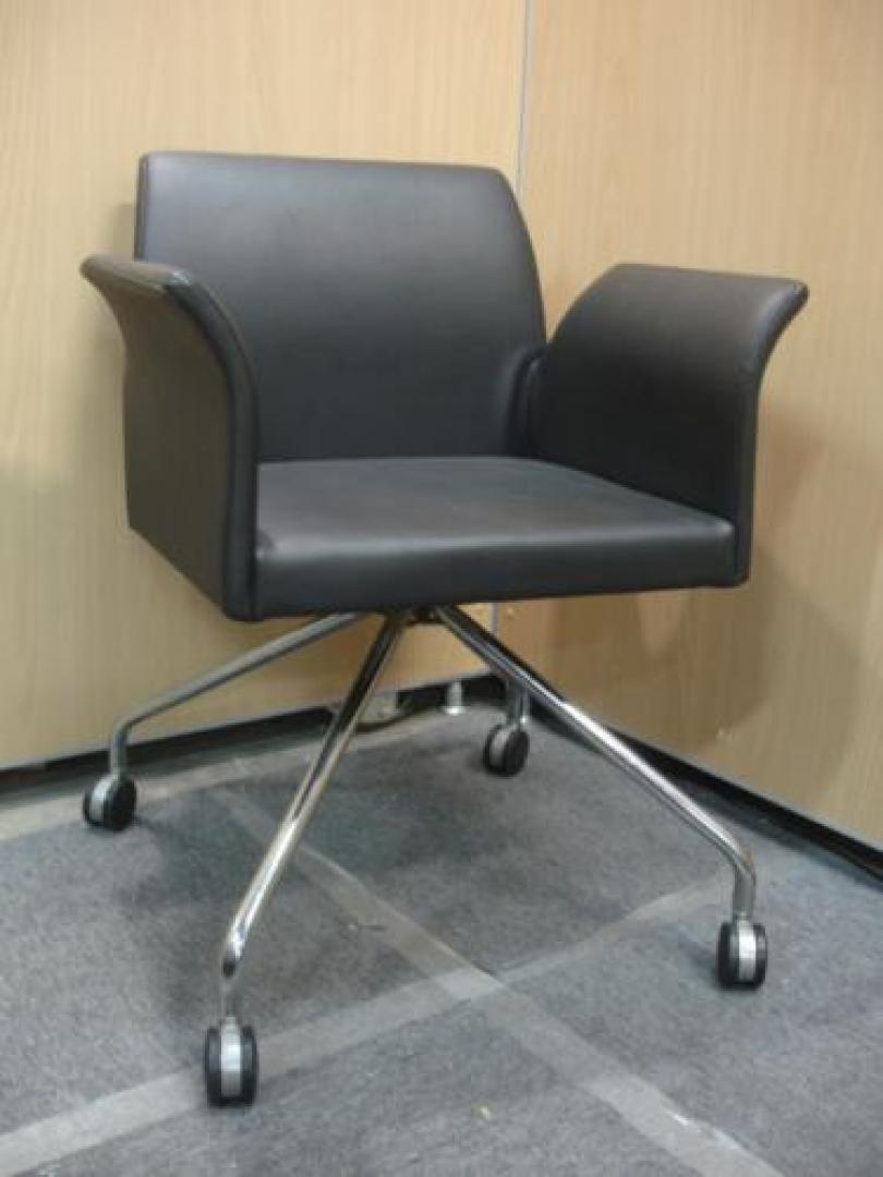 ■高級ミーティングチェア■GMシリーズ　４００　内田洋行【会議チェア】
                                    中古
            