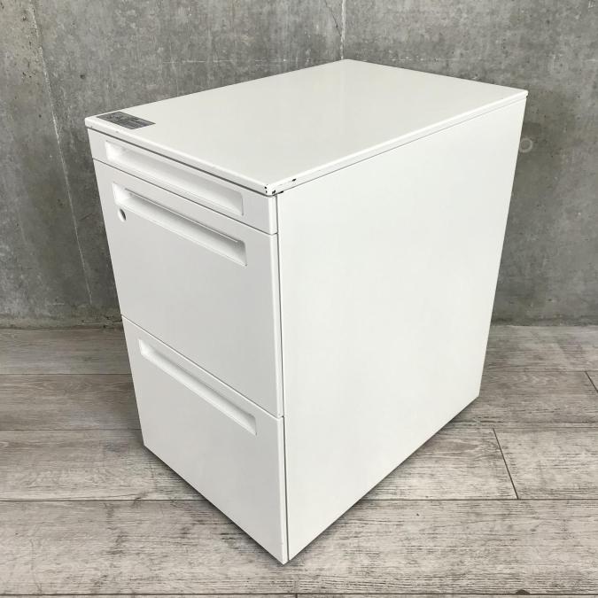 ワゴンに困ったらこれで間違いなし！使いやすさ抜群のキャスター付き３段ワゴンが入荷しました！【フリーアドレスデスクのお供に】　[オカムラ（okamura）　アドバンスシリーズ　３段ワゴン 　■色：ホワイト　■高さ650㎜]【弊社使用欄：A00943332】
                        アドバンス
                                    中古
            