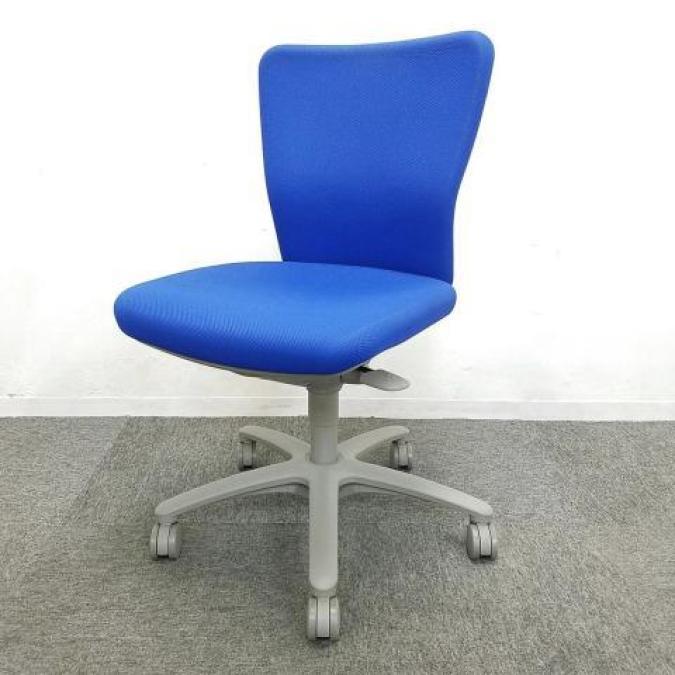 【8脚入荷！】オカムラ製スタンダードチェア！大量入荷いたしました☆　中古　オフィス家具 人気　おすすめ　カロッツァ　ブルー　グレーシェル｜
                        カロッツァチェア
                                    中古
            