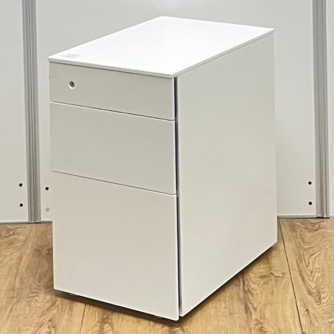 サイドに把手があるフラットなデザインの3段ワゴンが入荷しました！ 【平机・フリーアドレスデスクのお供に】　[オカムラ（okamura）プロユニット　3段ワゴン　■ホワイト　■高さ650㎜]
                        プロユニット
                                    中古
            