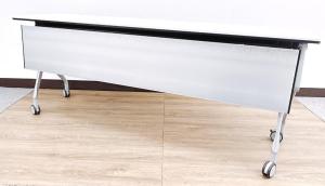 高級感あり！3人掛け可能なキャスター付・天板跳ね上げ型ミーティングテーブル！
■オカムラ/インターアクト(Interact NT)/ホワイト　W1800　D600　フラップテーブル
