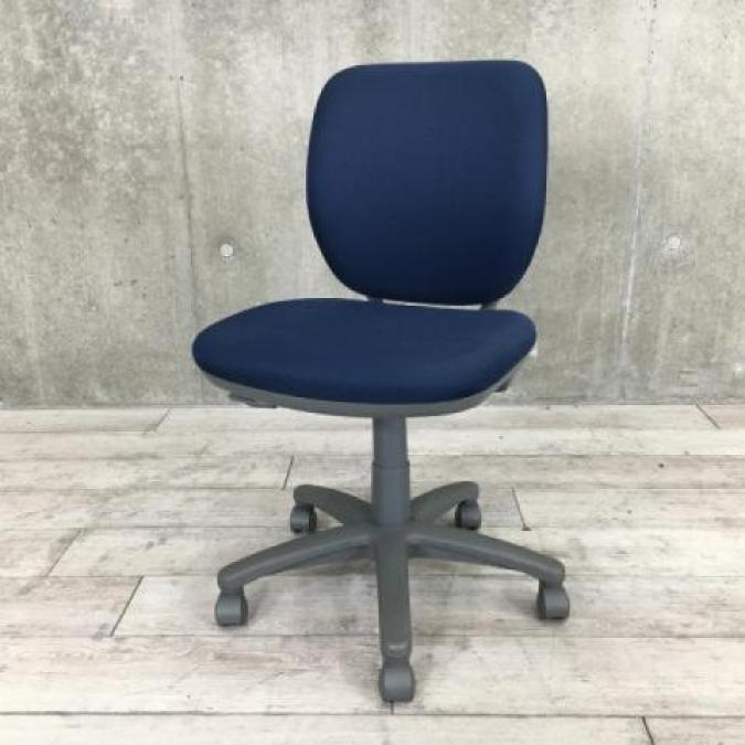 【価格重視のお客様向け！】　[オカムラ（okamura）ヴィラージュ　■色：ネイビーブルー　肘無し]
                        ヴィラージュチェア
                                    中古
            