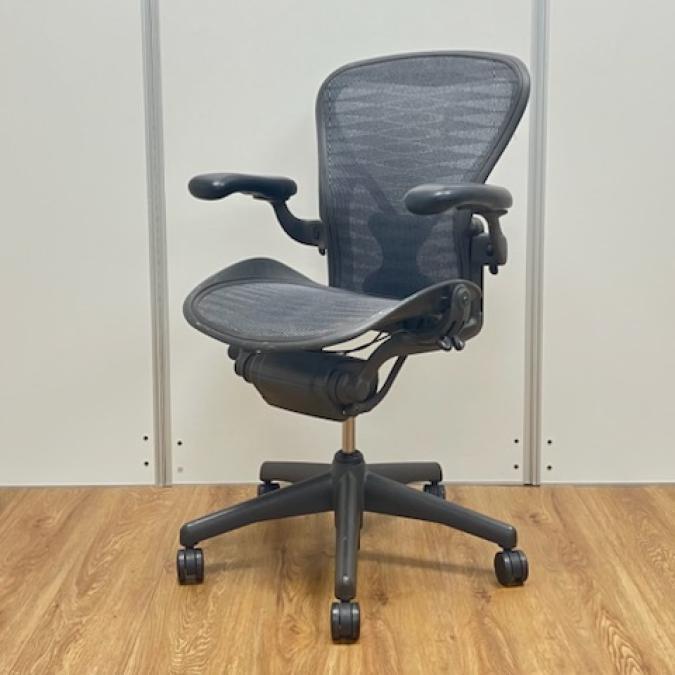 海外メーカー　ハーマンミラー製　アーロンチェア　ポスチャータイプ　可動肘　前傾姿勢　前傾チルト　ランバーサポート　肘付きハイバックチェア！！
                        アーロンチェア（ポスチャー　フル装備）
                                    中古
            