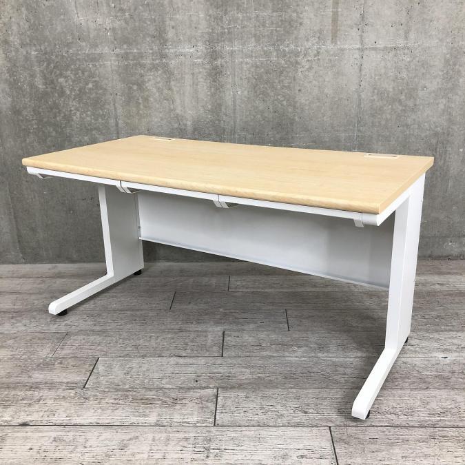 広く使える1400幅の平デスクが入荷しました！人気のナチュラル天板デスクで、あたたかく居心地の良いオフィスに。　[平机　引き出し付　■横幅1400㎜　■ナチュラル天板×ホワイト脚]
                        その他シリーズ
                                    中古
            