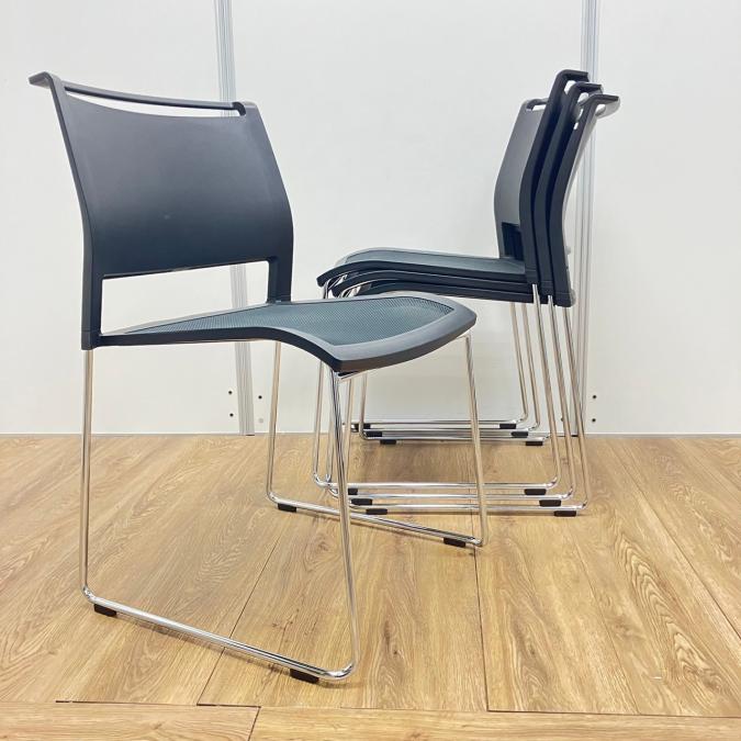 【4脚セット】重ねて保管出来てスペースの有効活用に　ブラックカラー　座面メッシュ仕様　スタッキングチェア！！※京都東寺店撮影画像
                        その他シリーズ
                                    中古
            