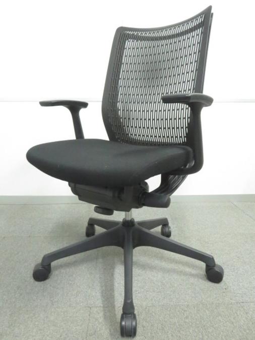 【定価約9万円】【固定肘付きブラックカラー人気商品OAチェア】■オカムラ製　ヴィスコンテ　肘付きOAチェア
                        ヴィスコンテチェア
                                    中古
            