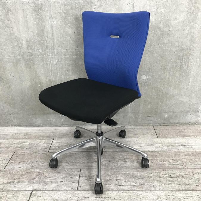 【16脚入荷！まとめて揃います！】背もたれしなやかな曲線が背中にフィット！快適な座り心地に高級感のあるデザインが人気です！■オカムラ（okamura）製　フィーゴ（feego）チェア　ミドルバック　　■背面ブルー×座面ブラック
                        フィーゴチェア
                                    中古
            