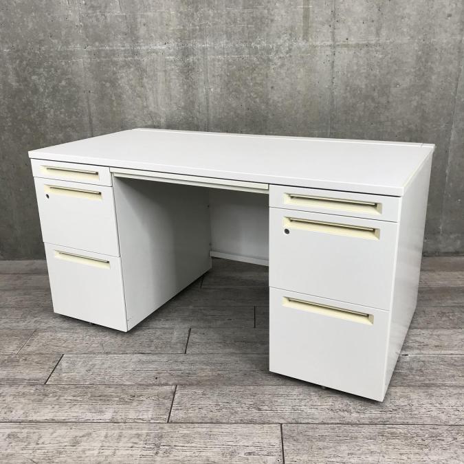 【在庫入替セール品！】シンプルデザインでどんなオフィスシーンにも！定番で人気の高い袖付き机！
■オカムラ/アドバンス/ホワイト
                        アドバンス
                                    中古
            