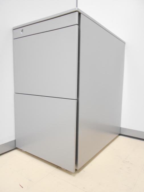 【在庫入替セール品】【定価約10万円】【シルバーカラーのフリーアドレス用３段ワゴンの入荷です！】■オカムラ製　プロユニット　３段ワゴン
                        プロユニット
                                    中古
            