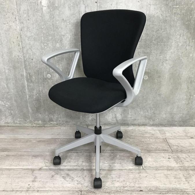 【ローコストチェアの定番！】【使いやすいスタンダードなデザイン】■イナバ（inaba）　バルチェ　■ハイバック　固定肘付き　■ブラック
                        Valche
                                    中古
            