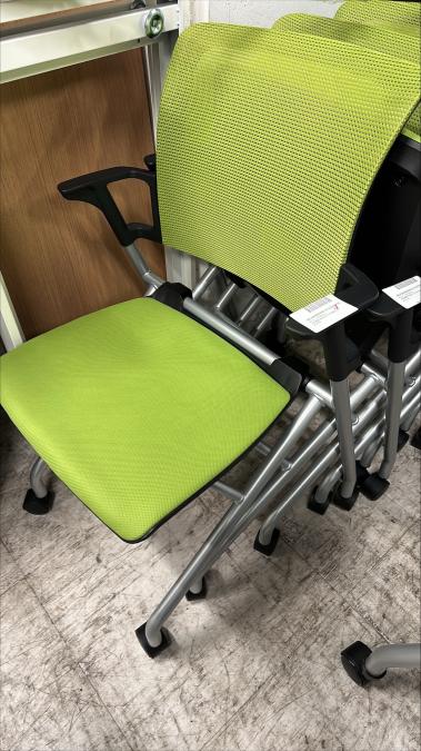 使わない時は重ねて収納可能！■ネスティングチェア/グリーン/メッシュ
                        その他シリーズ
                                    中古
            