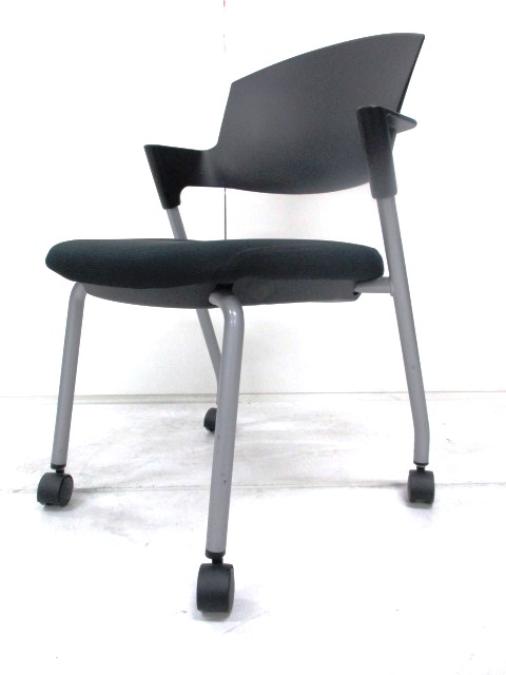 【在庫入替セール！】【会議室にチェアが1脚足りない？ならこのチェアがお買い得！！】◆コクヨ/プロッティ/ブラック　◆スタッキングチェア/会議室に！　残り１脚！　【弊社使用欄：A00910862】
                        プロッティチェア
                                    中古
            