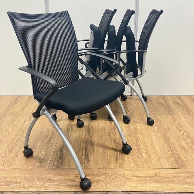 【4脚セット】オフィス会議用に！　時代にあったシャープなデザイン　ネスティングチェア！！
                        x99
                                    中古
            