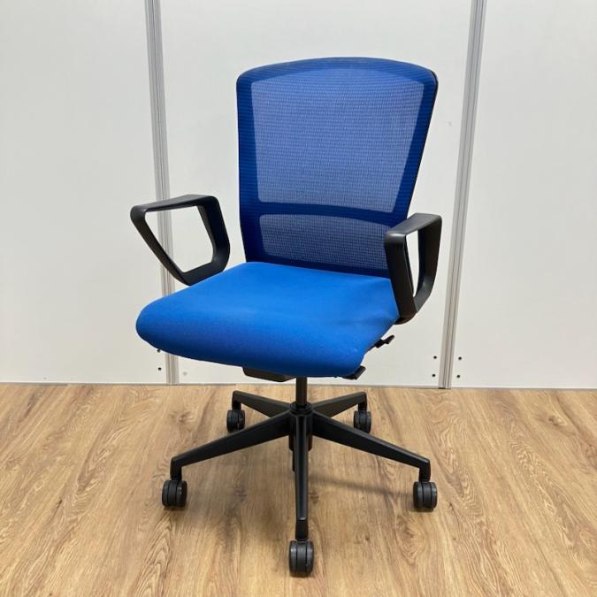 ウチダ製　エルフィーシリーズ　ブルーカラー　メッシュ仕様　安定感抜群の人気チェア　肘付きハイバックチェア！！
                        エルフィ
                                    中古
            