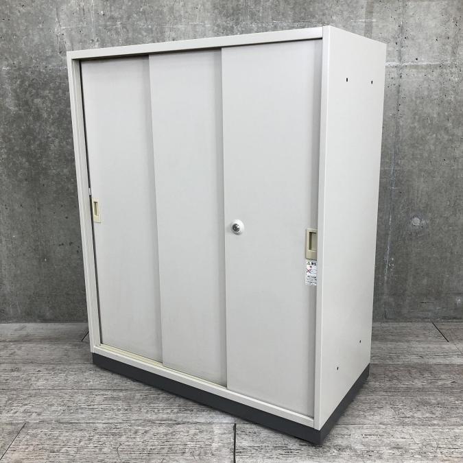 【ベース付き】お問い合わせの多い引違い書庫が入荷！スライド引き戸だから開閉スペースに困りません！　■KOKUYO（コクヨ）製　BWNシリーズ（ビジネスウォールN）　3枚引き戸タイプ　引違い書庫　シリンダー錠　グレー　☆★大特価セールはこちらのキーワードで検索☆★→→【大放出】
                        ビジネスウォールNタイプ
                                    中古
            