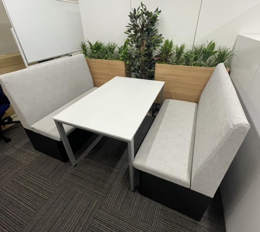 【ABW商品】オカムラ製・【Buresta　　ブレスタ】入荷しました！収納スペース、配線口を備えた職場、学校にオススメ！防災セット等々を収納！ミーティング、休憩スペースとしてご使用頂けます！多色とも相性の良いグレー×高級感のあるブラック仕様　九州　福岡　オフィス家具　中古
                        その他シリーズ
                                    中古
            