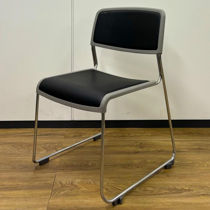【大量100脚入荷！！】コクヨ製スタッキングチェア　ブラック　革張り　会議用、大人数に最適
                        その他シリーズ
                                    中古
            
