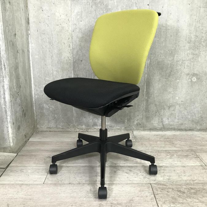 【オフィスの定番チェア】イトーキ製　肘無　ライトグリーン　コートハンガー付き  【弊社管理番号:A00949061】
                        プラオチェア
                                    中古
            