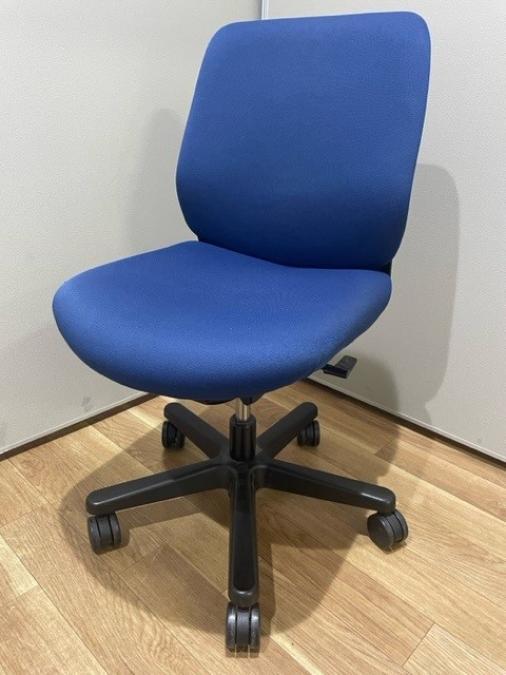 【24⑫】【商品入替対象】【8脚入荷！】イトーキ製　トルテチェア　ローバック　肘無　コンパクト　ネイビー【天神ビックバン/博多コネクティッドに伴い移転をご検討の方おすすめ】【福岡オフィス家具】【福岡中古家具】【中古事務什器】【中古チェア】【中古椅子】
                        トルテチェア
                                    中古
            