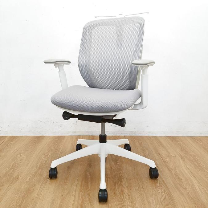 【前傾チルト機能付き】【オカムラ製品で最も人気を集める高機能メッシュチェア！】■オカムラ製　シルフィ（Sylphy）■ローバック　■可動肘　コートハンガー付き
                        シルフィーメッシュ
                                    中古
            