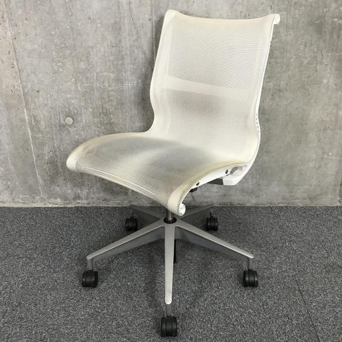 【オールメッシュのデザイナーズ家具！】◆Herman Miller（ハーマンミラー）/セトゥー/ホワイト　◆ローバック/肘無し/シルバー脚　デザイナーズ家具　※使用感強め【弊社使用欄：A00951171】
                        セトゥーチェア
                                    中古
            