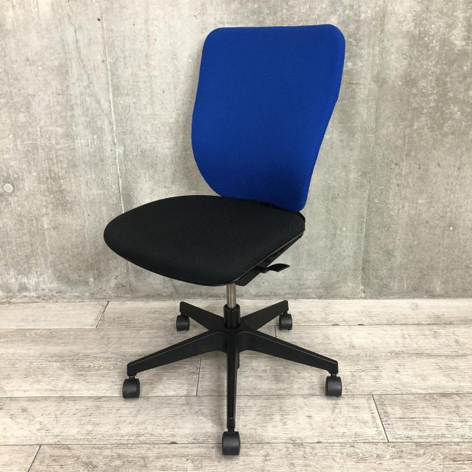 【入替セール】【肘無し】ミドルクラスの定番チェア！一人ひとりにマッチする座り心地　■ITOKI（イトーキ）　プラオ（PRAO）　ハイバック仕様　■色：ブルー×ブラック
                        プラオチェア
                                    中古
            