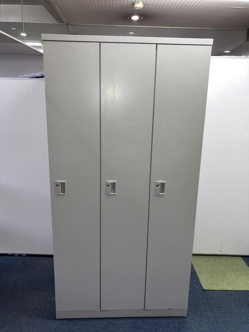 ■3人用ロッカー　ニューグレー　オカムラ　増員におすすめ
                        KZ-Ⅱタイプ
                                    中古
            