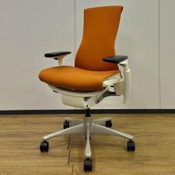 【訳アリ品】ハーマンミラー　Herman Miller　エンボディ　Embody Chair　オレンジ　可動肘　高級　在宅　テレワーク
