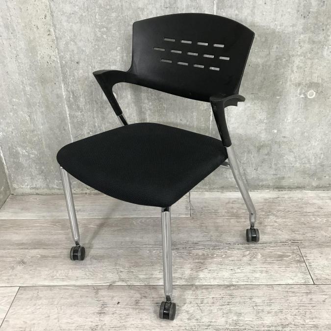 【関東倉庫在庫品】【ふっくらクッションで座りやすい！】うれしい肘付き仕様！■イトーキ（ITOKI）製　カクタス　ブラック　スタッキングチェア【社内使用欄：TMG】
                        カクタス
                                    中古
            