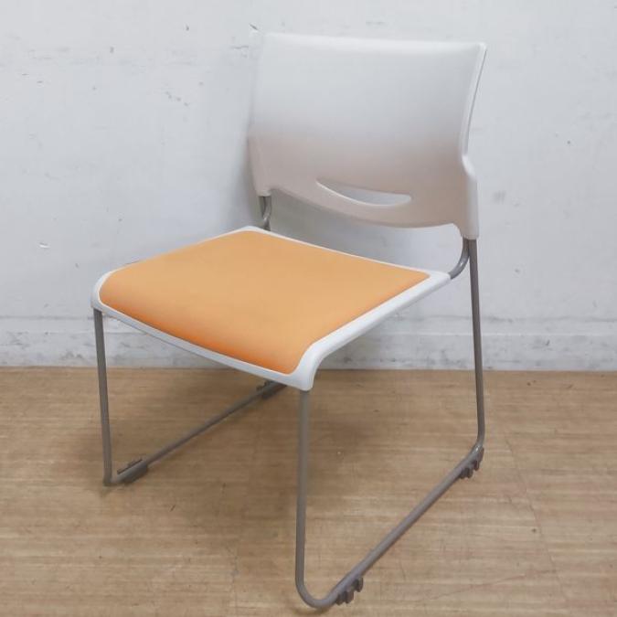 スタッキングチェア　内田洋行　オレンジ
                        MP-110シリーズ
                                    中古
            
