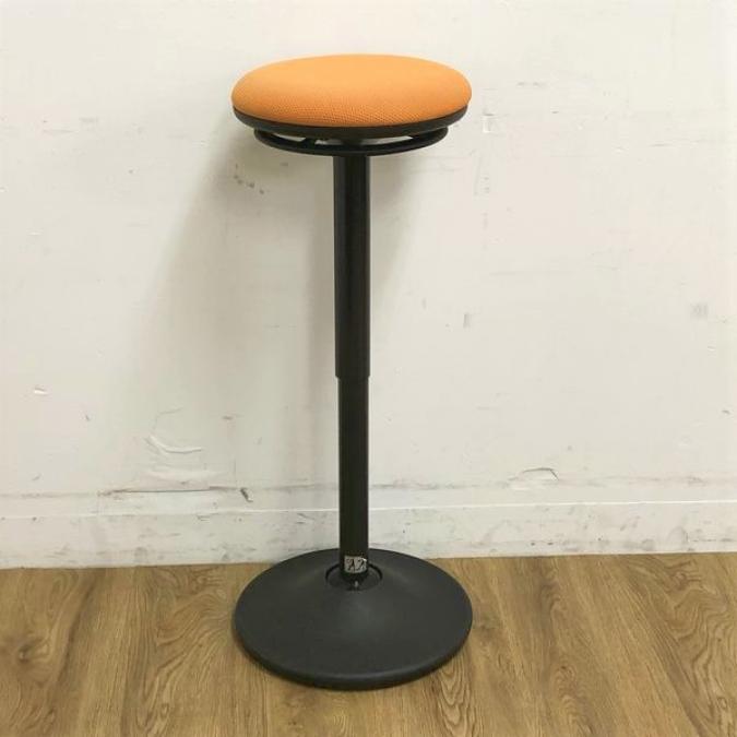 【まるでバランスボールのようなチェア！】オカムラ(Okamura)　ピルエット　オレンジ×ブラック　スイング脚スツール　健康志向の方におすすめ
                        ピルエット
                                    中古
            