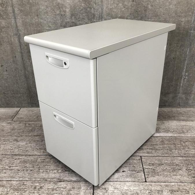 【ワークスペースの追加にも使える便利アイテム！】■NAIKI（ナイキ）製　脇机2段　デスクサイドキャビネット　高さ700㎜　グレー
                        その他シリーズ
                                    中古
            