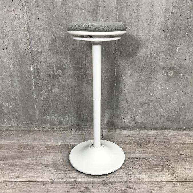 【まるでバランスボールのようなチェア！】オカムラ(Okamura)　ピルエット　ライトグレー×ホワイト　スイング脚スツール　健康志向の方におすすめ
                        ピルエット
                                    中古
            