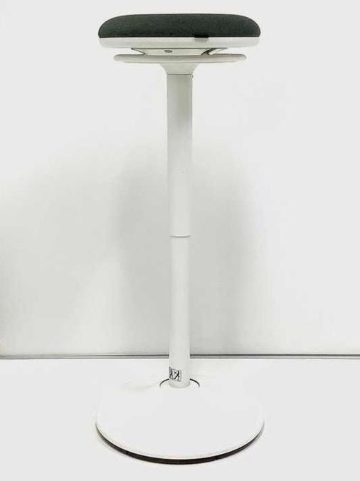 【まるでバランスボールのようなチェア！】オカムラ(Okamura)　ピルエット　グレー×ホワイト　スイング脚スツール　健康志向の方におすすめ
                        ピルエット
                                    中古
            