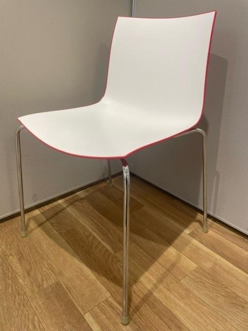 【24⑨】【西店撮影商品】【限定2脚！海外製のデザインでオフィスの雰囲気づくり！！】アルペール　カティファ　レッド　スタッキングチェア【天神ビッグバン】【天神BBB】【博多コネクティッド】【博多コネクティッドボーナス】
                        カティファ46
                                    中古
            