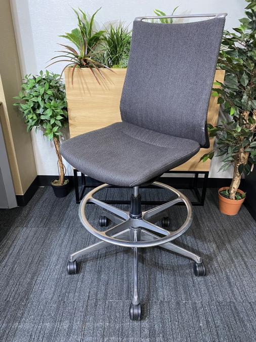 【座面の高さを調節できる貴重な昇降ミーティングチェア】オカムラ　モード　昇降チェア 　カウンターチェア　ミーティングチェア　ブラック　中古　中古オフィス家具　オフィスバスターズ　【天神ビッグバン】　※福岡南店撮影商品
                        モード
                                    中古
            