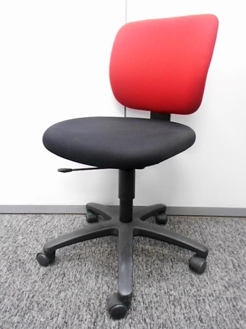 小ぶりサイズで設置場所に困らない！コスパ抜群の国内メーカー製チェア！■コクヨ/イーザ/レッド
                        イーザチェア
                                    中古
            