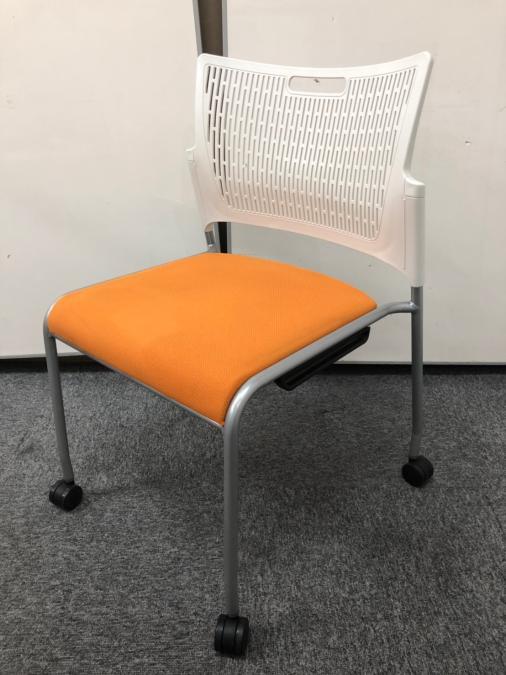 【６脚限定入荷!!!】オカムラ　レーテ　オレンジ　キャスター付き！スタッキングチェア！オレンジ×ホワイト！　オフィスバスターズ　心斎橋店
                        レーテ
                                    中古
            