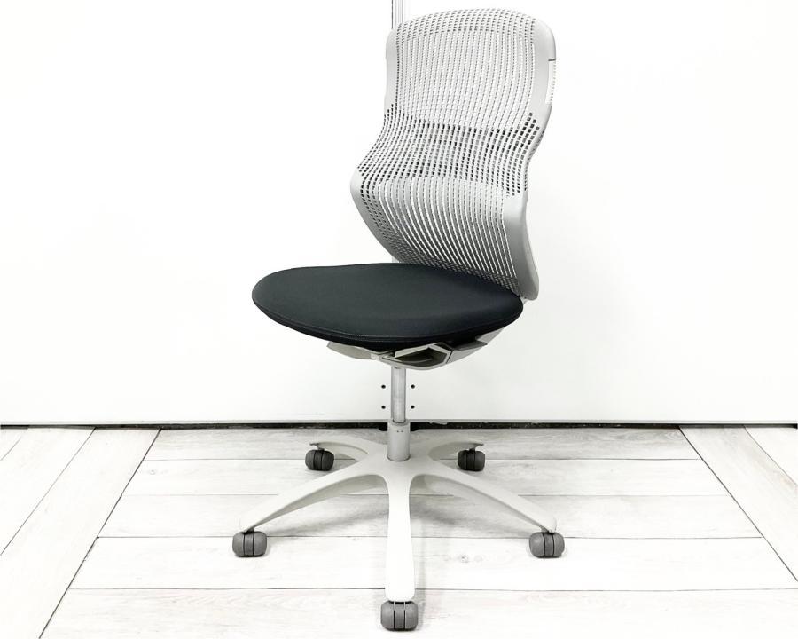 【在庫入替δ】デザイナーズ家具 ワークチェア アジャストアーム アームレスト付 柔軟性◎ オススメ(おすすめ) 大人気  ・knoll/ノール ・Generation/ジェネレーション ※横浜本店撮影画像※
                        ジェネレーション チェア
                                    中古
            