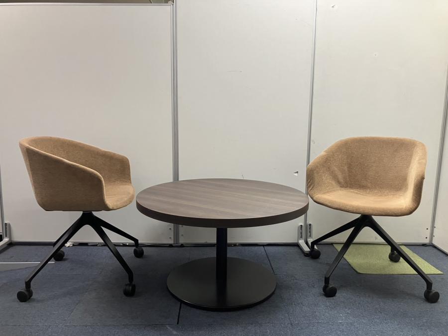 【チェア2脚とデスク1台でこの価格！】■デスク：オカムラ　アルトピアッツァ　チェア：その他メーカー製　休憩室　ローテーブル
                        その他シリーズ
                                    中古
            