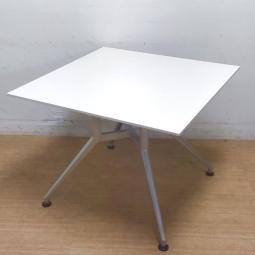 【天板傷ありお安く】イトーキ　W900角のテーブル　天板：ホワイト