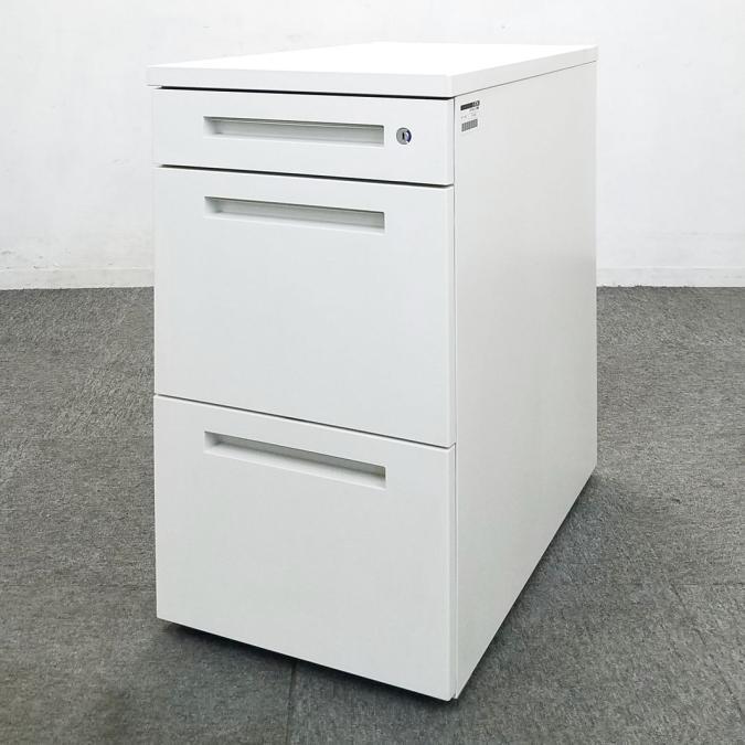 【定価約6万円】【A4ファイルもたくさん収納可能！机の延長としてご使用可能な3段脇机】■イトーキ製　CZR　３段脇机
                        CZR
                                    中古
            